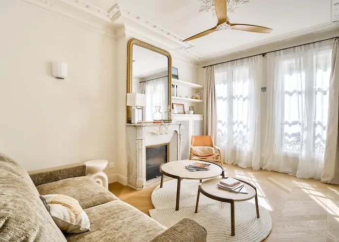 Aesthetic And Large T2 In The Edge Of Le Marais