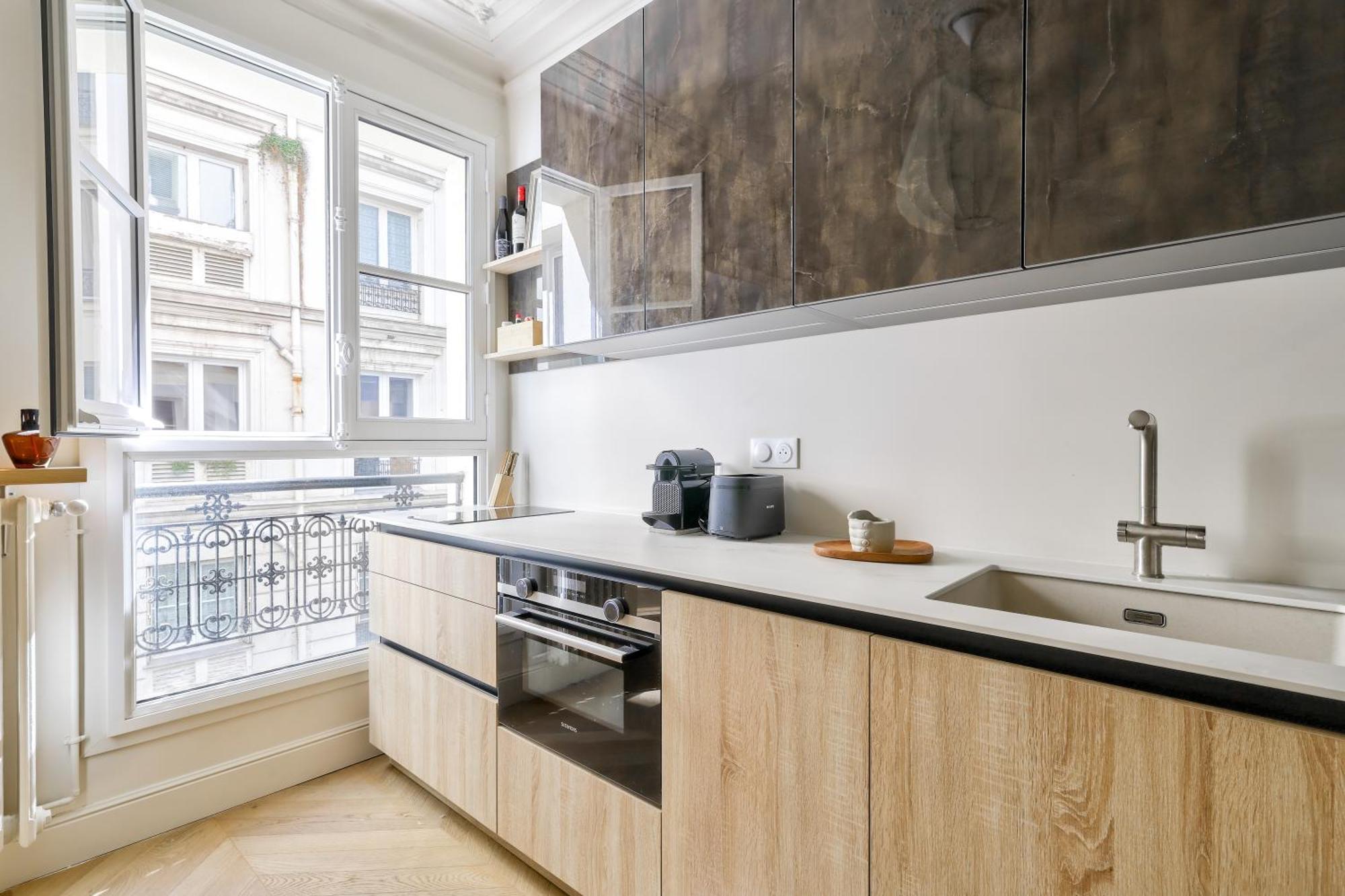 Aesthetic And Large T2 In The Edge Of Le Marais Parijs