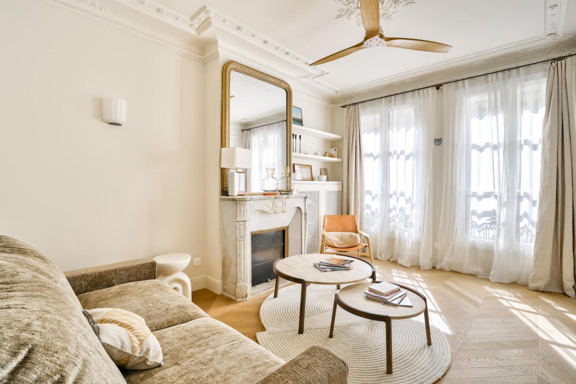 Aesthetic And Large T2 In The Edge Of Le Marais * Parijs