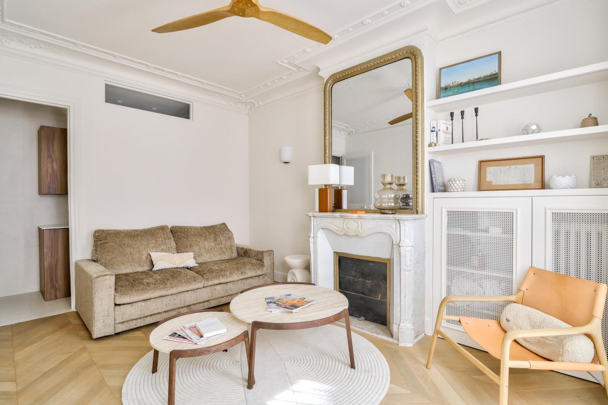 Aesthetic And Large T2 In The Edge Of Le Marais Appartement
