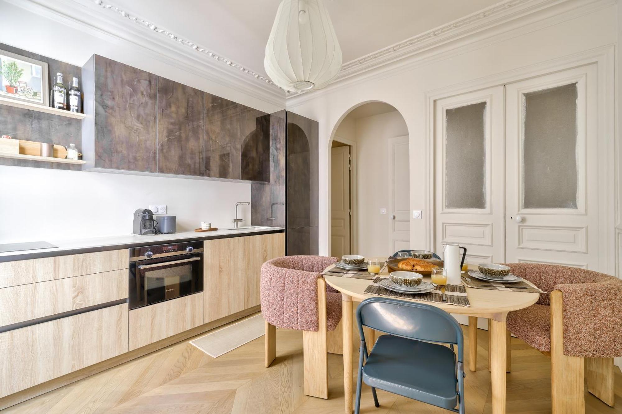 Aesthetic And Large T2 In The Edge Of Le Marais Parijs