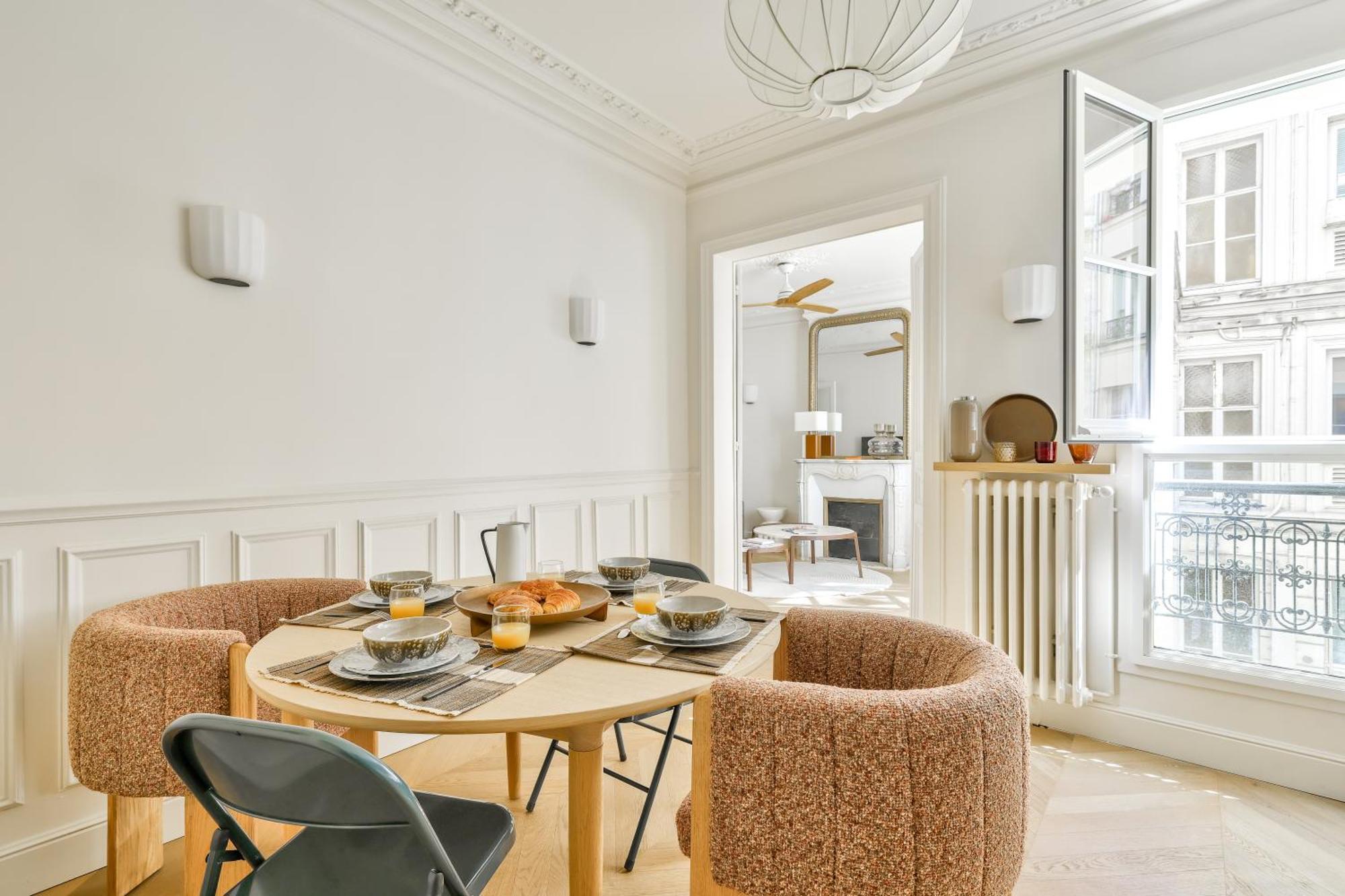Aesthetic And Large T2 In The Edge Of Le Marais Appartement