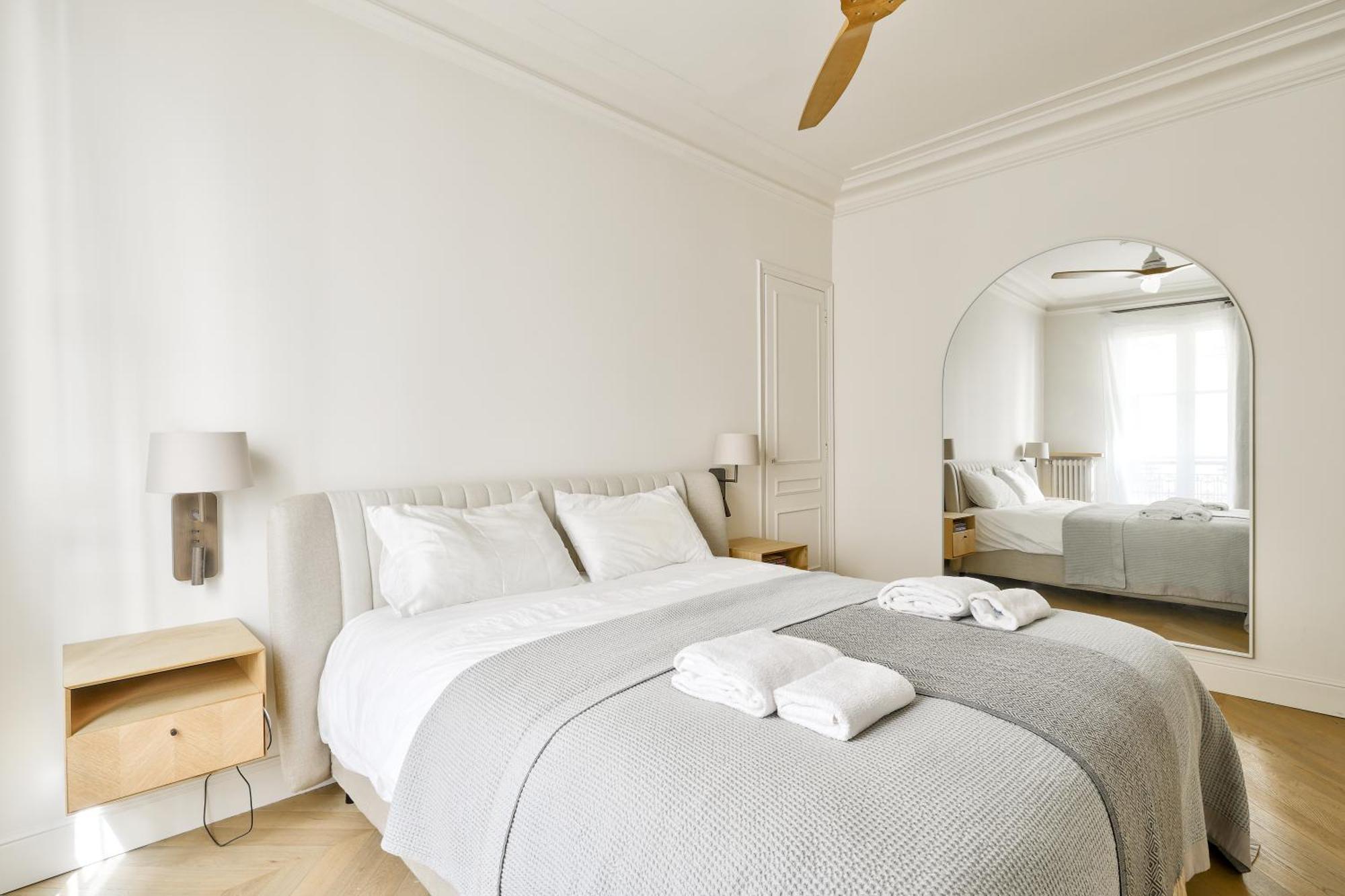 Aesthetic And Large T2 In The Edge Of Le Marais Parijs
